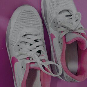 Nike Air Max Sneaker for teen size 4Y